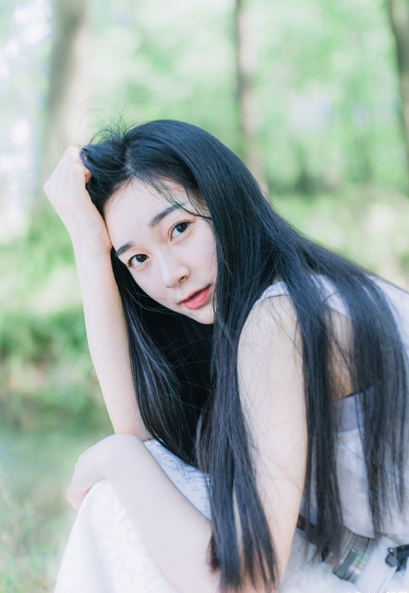 “不行，今日我一定要见到主公！”刘璝冷哼一声，厉声喝道，说着就要往里闯，几名守卫不依，双方在刺史府外纠缠在一起。